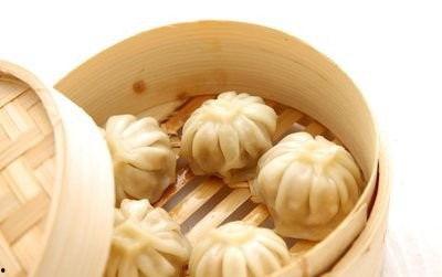 小笼蒸包的做法视频,美味在家轻松享