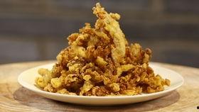 干炸蘑菇的家常做法视频,金黄酥脆，美味可口，轻松学会的烹饪技巧
